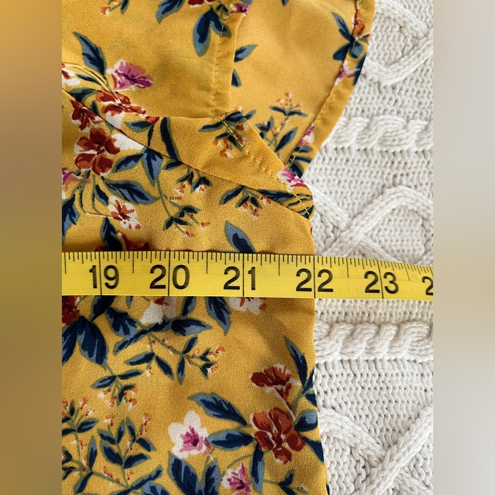 Lily White Yellow Floral Cut Out Blouse Women’s Size XL - Picture 13 of 14